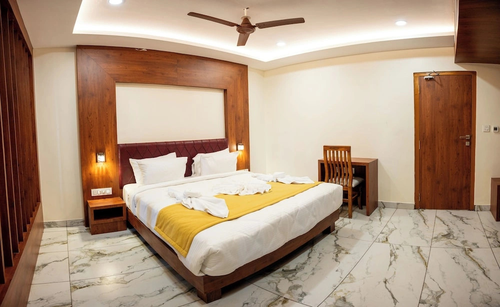Hotel The Pearl Shine