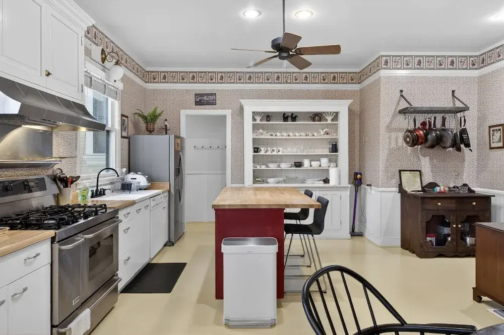 The Spalding House Comfort In Visalia 4 Bdrm Home Pets OK!