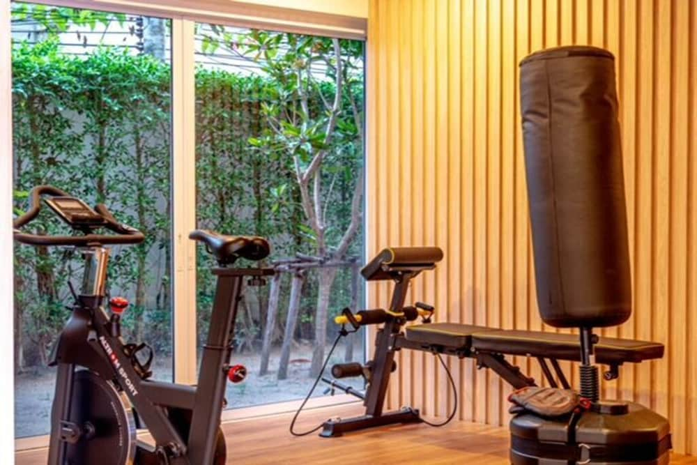 1BR Condo Gym Sauna Pool 650m Beach C271