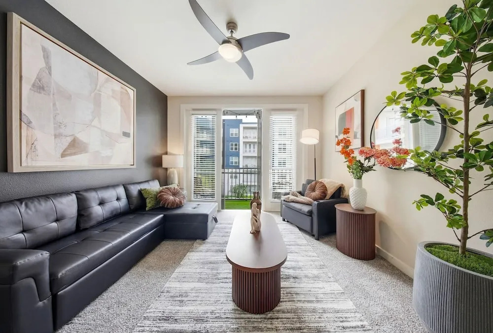 Modern 2BR w Pool Pet-friendly Unit 21