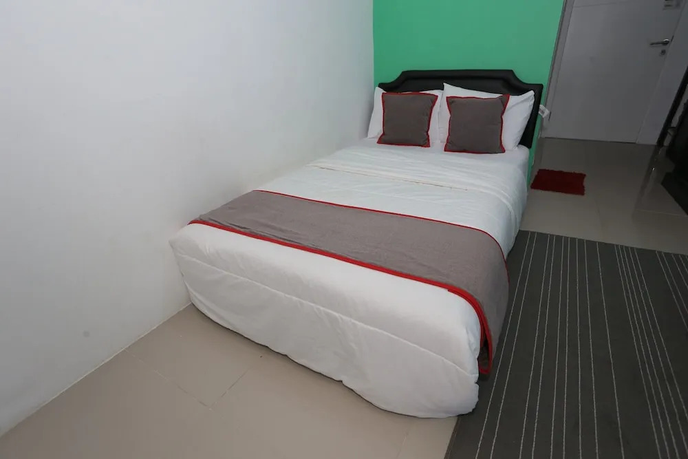 Collection O 93750 Luxury Rooms @ Urbantown Serpong