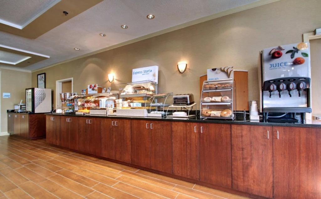 Holiday Inn Express & Suites Jacksonville South - I-295 by IHG