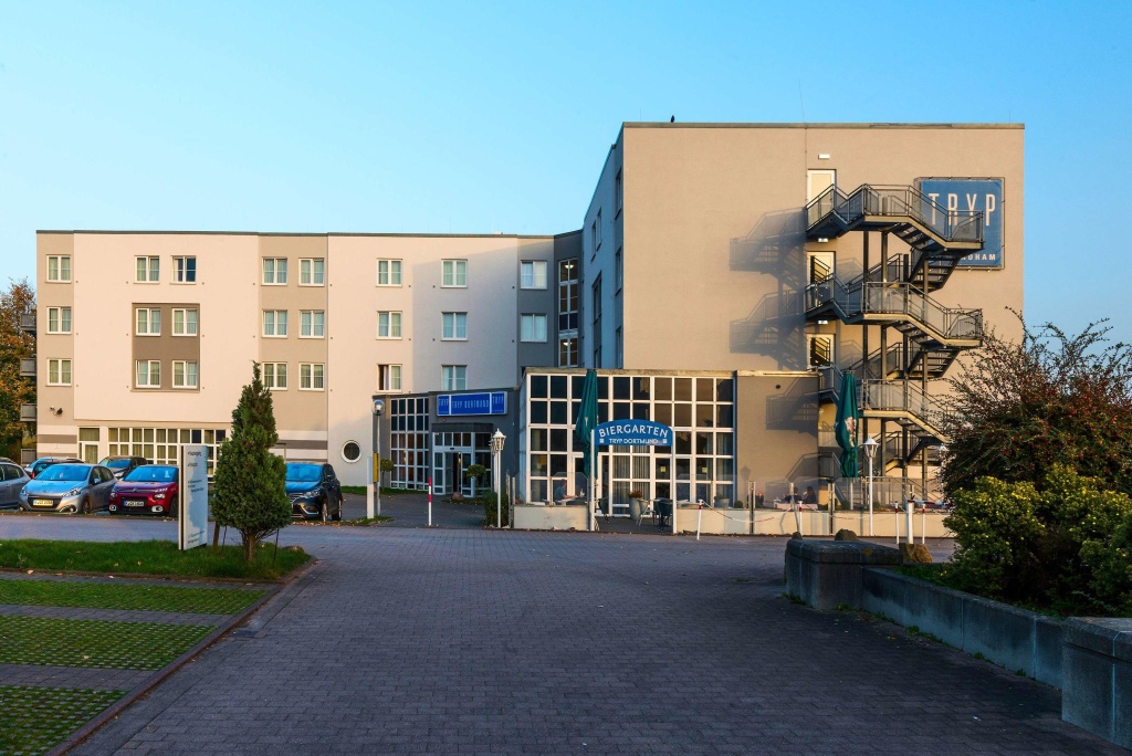 Отель Courtyard by Marriott Dortmund