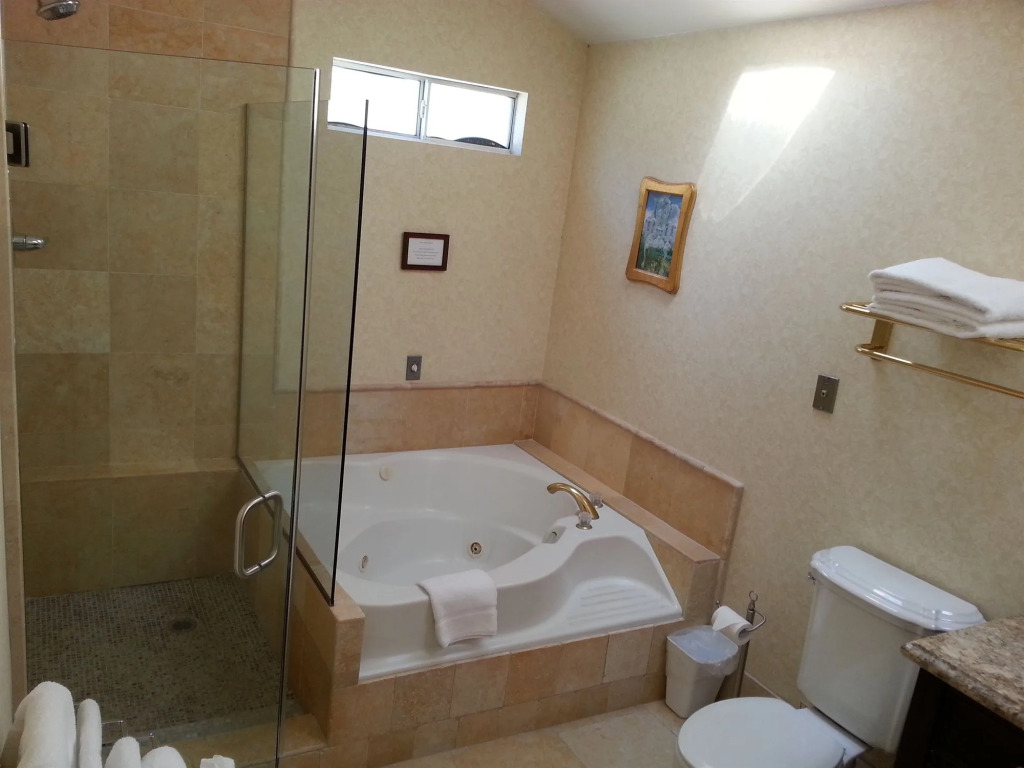 The Vendange Carmel Inn & Suites