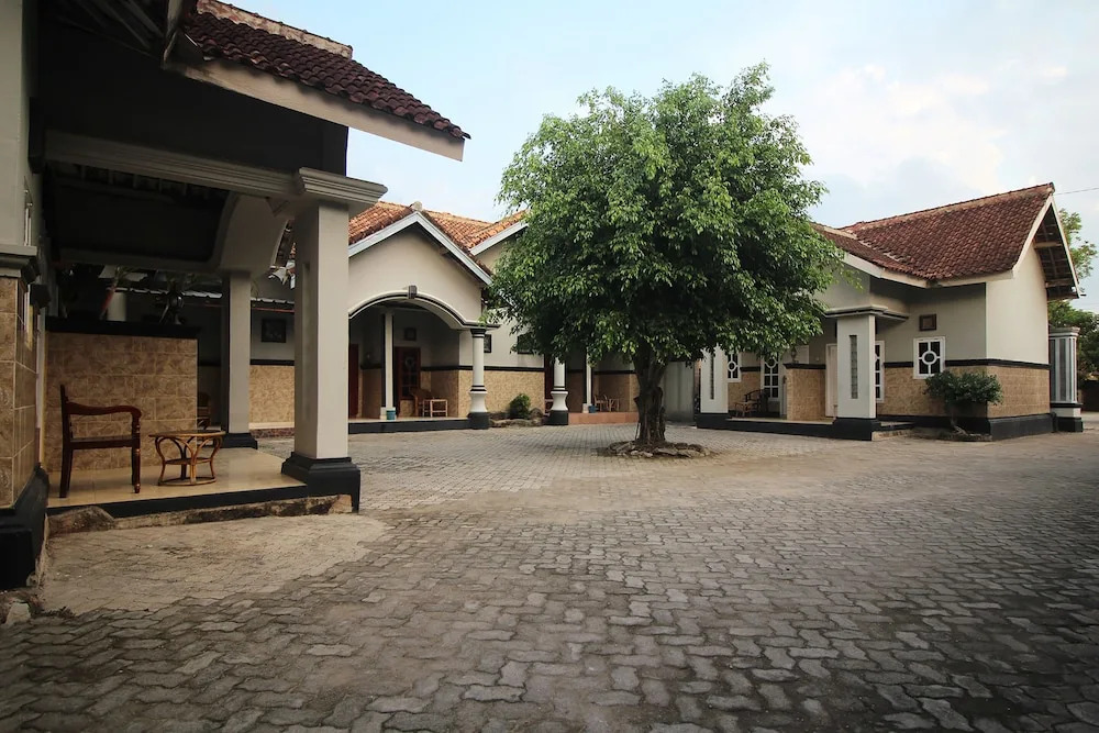 OYO 2222 Hotel Lee