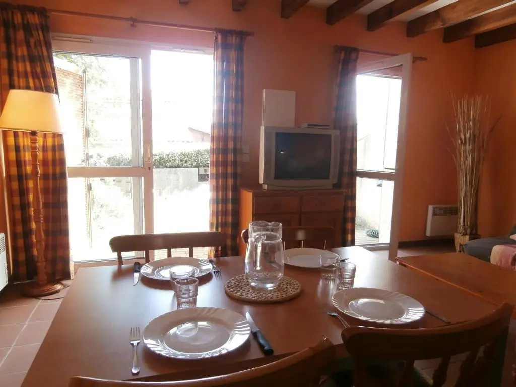 Villa patio avec piscine, à 400m des commerces et 6km de plage - Animaux admis - FR-1-239-83