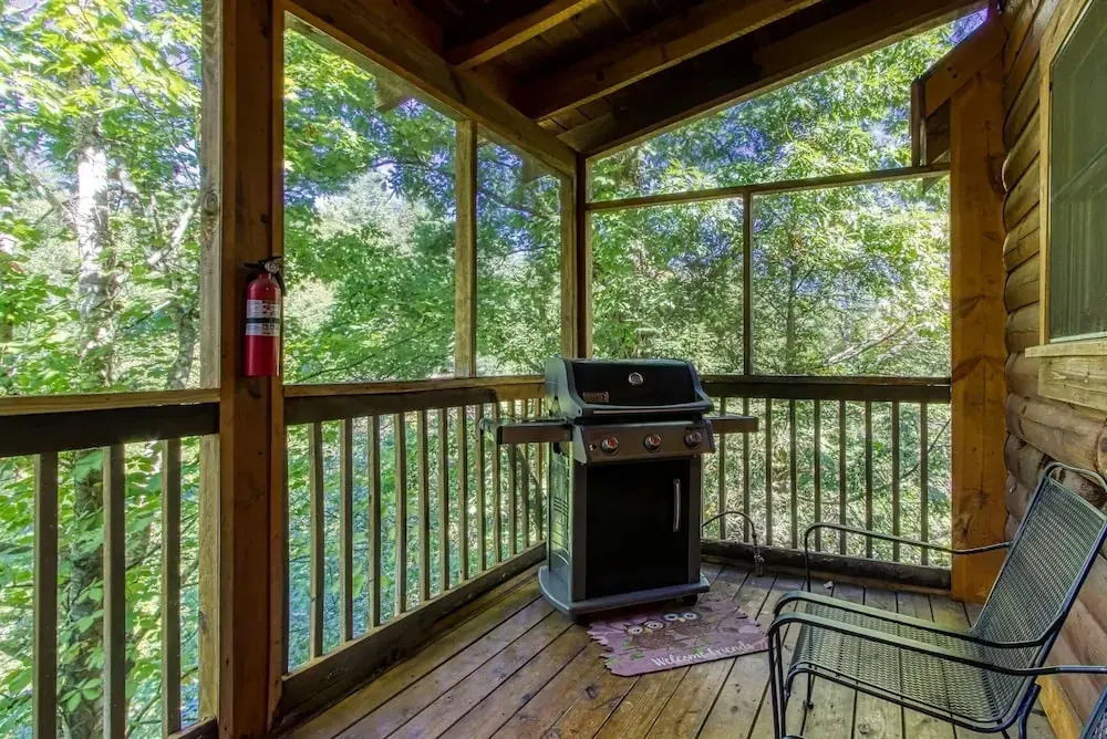 ER222 - Al's Nest - Great Location - Close To Town! 2 Bedroom Cabin by RedAwning