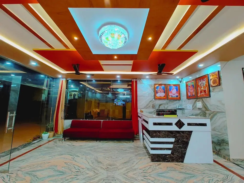 Shree Venkatesh Niliyam 300 M Ram Temple