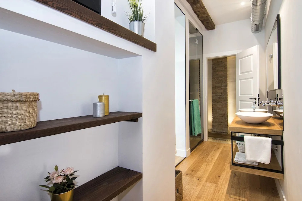 Chezmoihomes Unforgettable - First Class