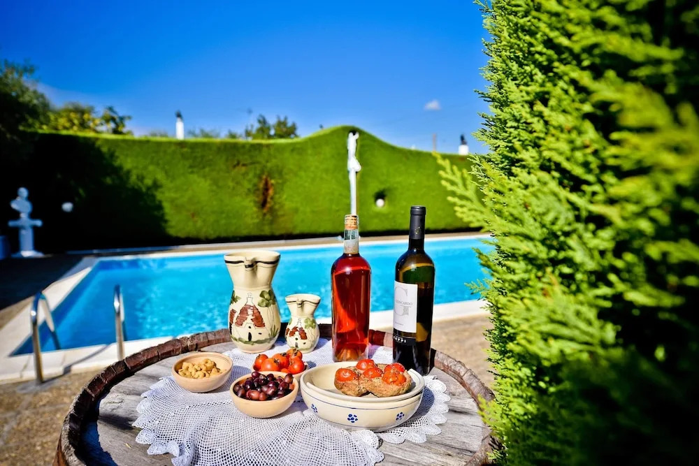 I CINQUE TRULLI with Swimming Pool