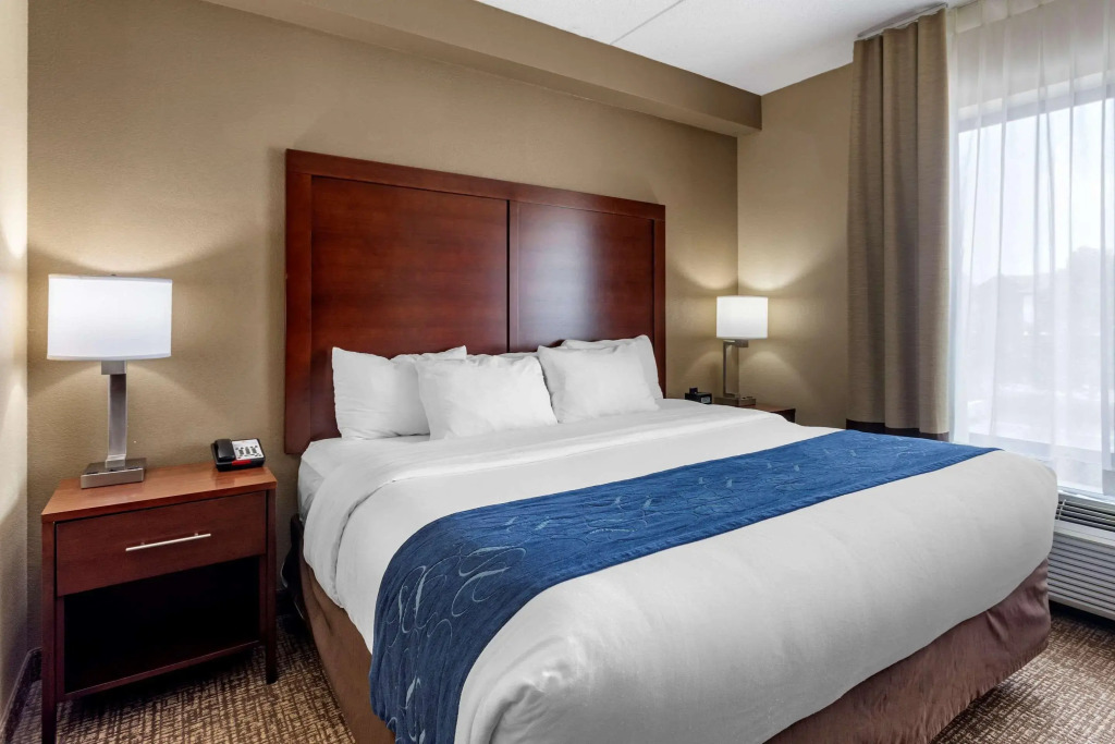 Comfort Suites Manchester near Arnold AFB