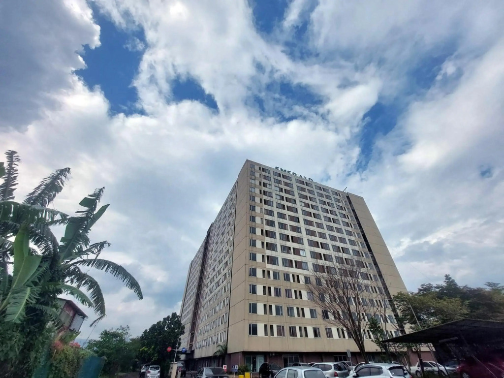 Emerald Apartel