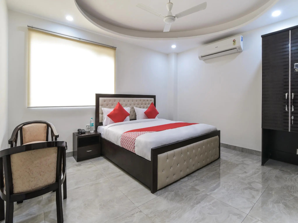 OYO 25086 Hotel Prince Plaza