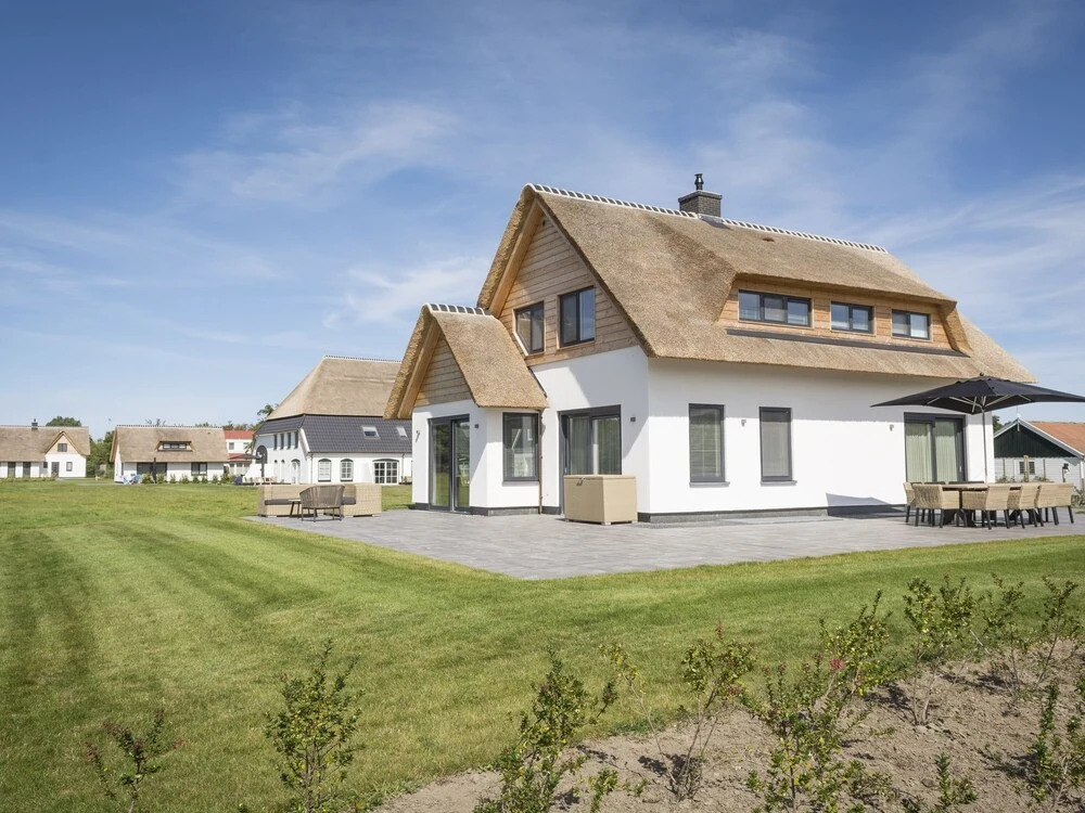 Lush Villa in De Cocksdorp Texel with Steambath