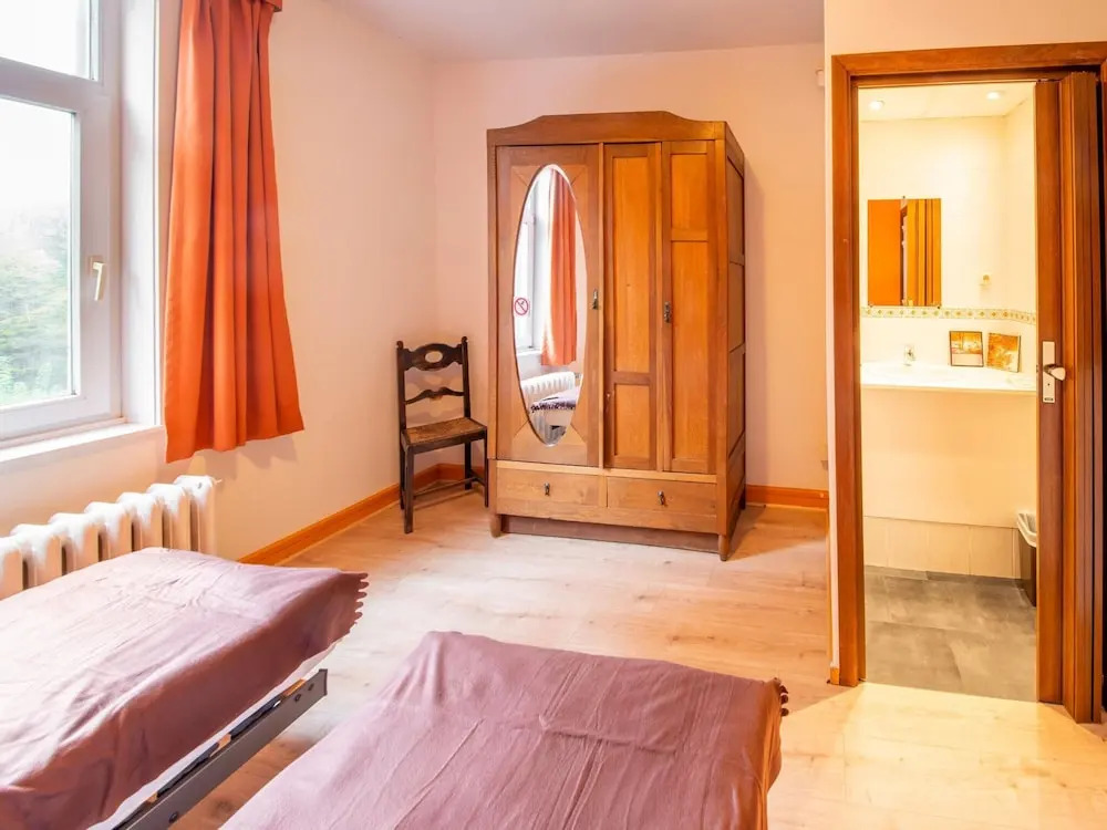 Charming Chalet in Falaen by River & Chateau