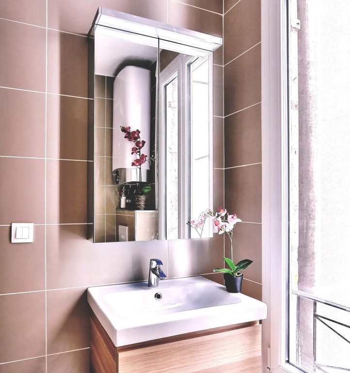 B  823 -  Buttes Chaumont - Spacieux appartement