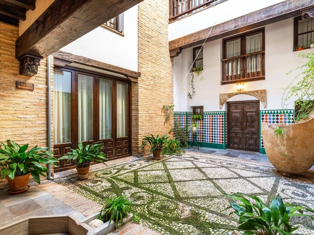 City Apartment near Alhambra