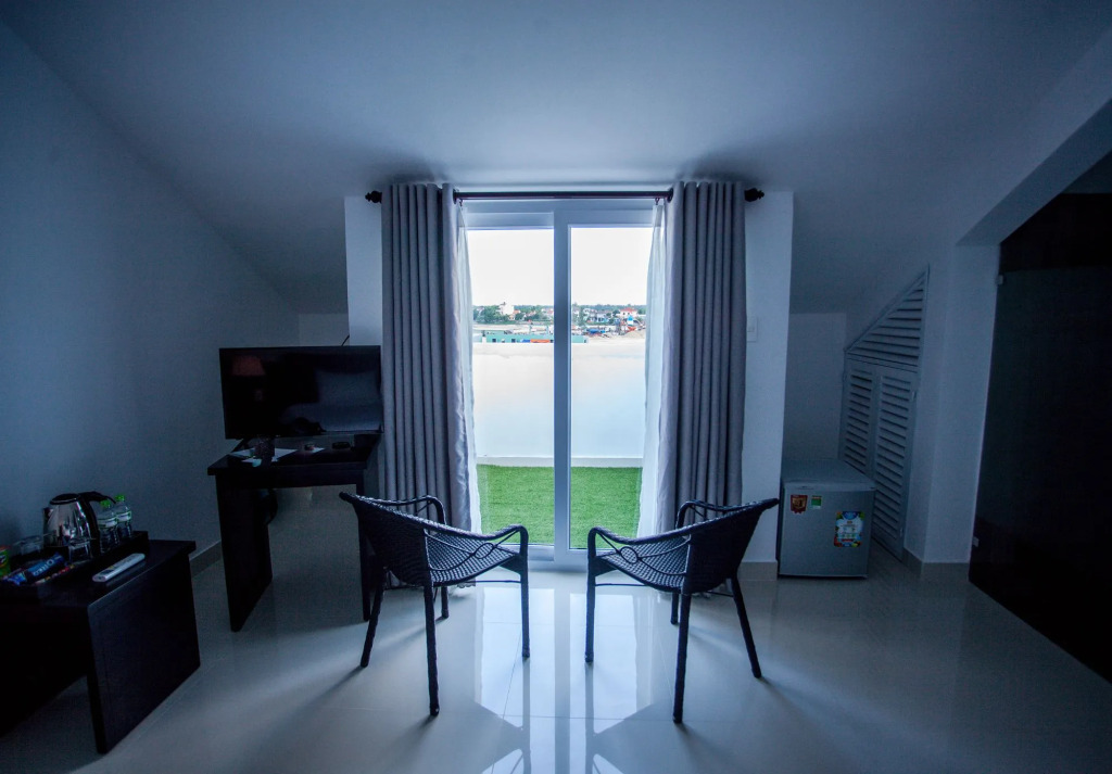 Riverside White House Boutique Hotel