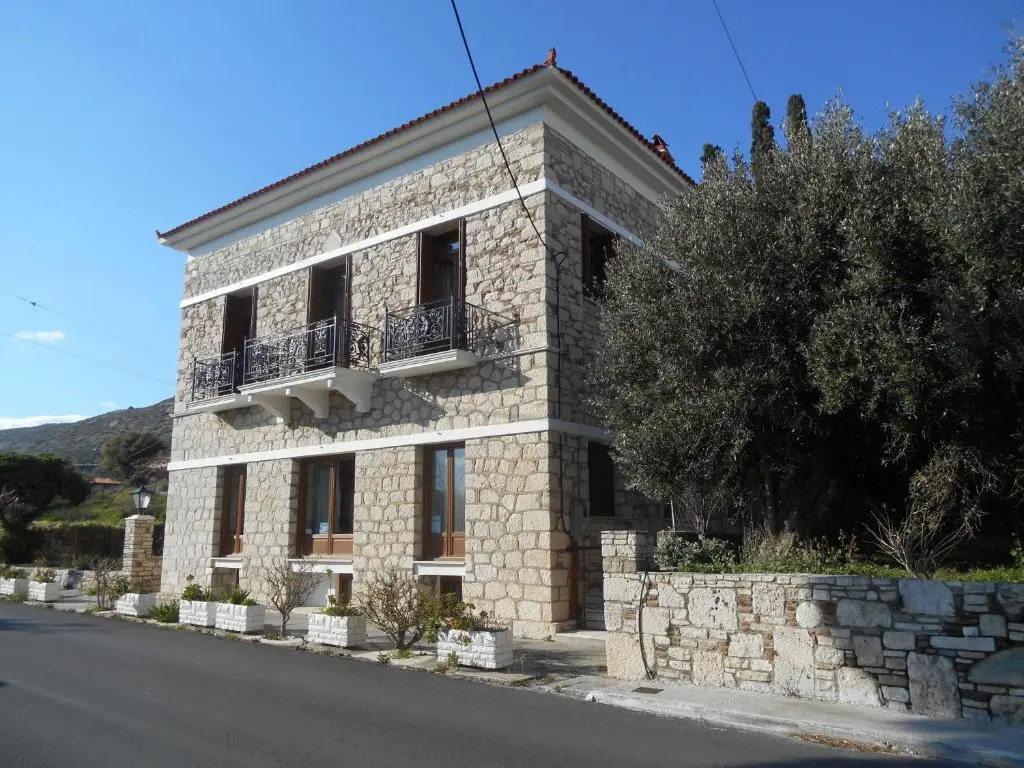 Pythaïs Hotel
