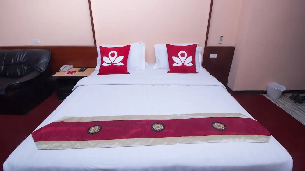 ZEN Rooms Surasak 1