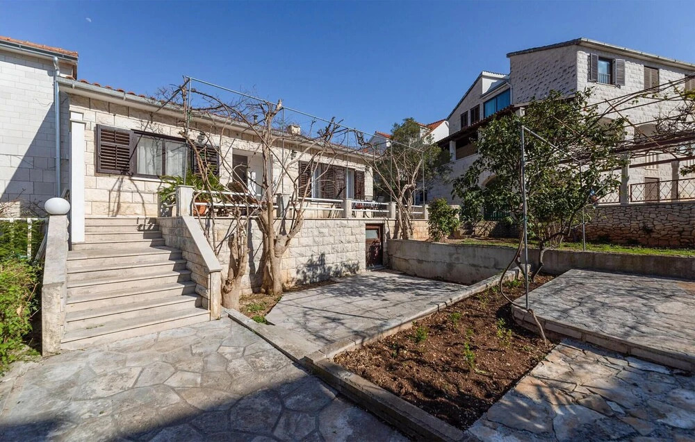 Awesome Home In Supetar With Wifi
