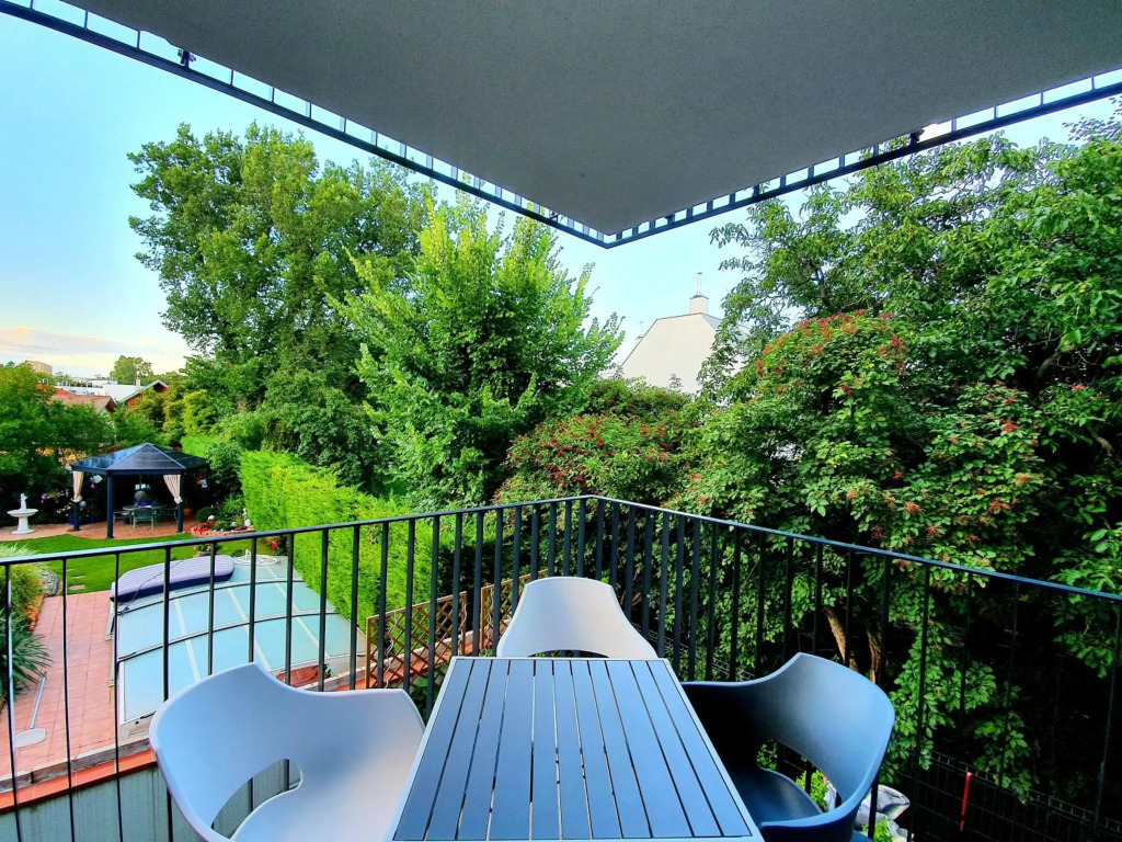 Near Lake Fully Furnished Beautiful Apartment