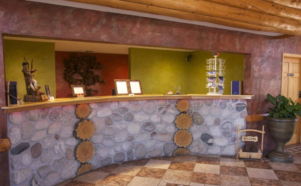Gateway Inn and Suites