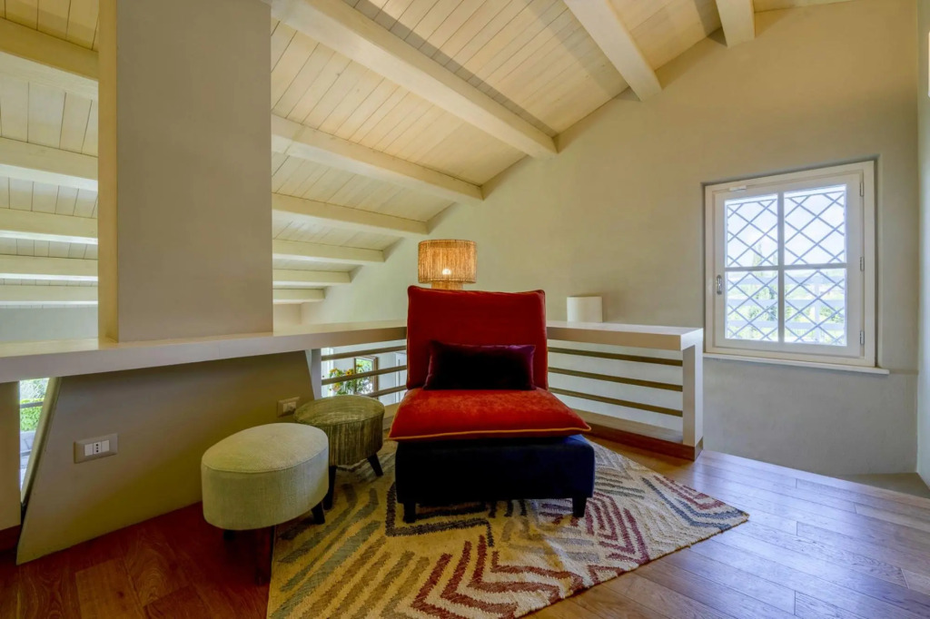 Bianca la Luna boasts a spectacular panoramic view of Lake Trasimeno, elegant interiors with light c-Bianca la Luna