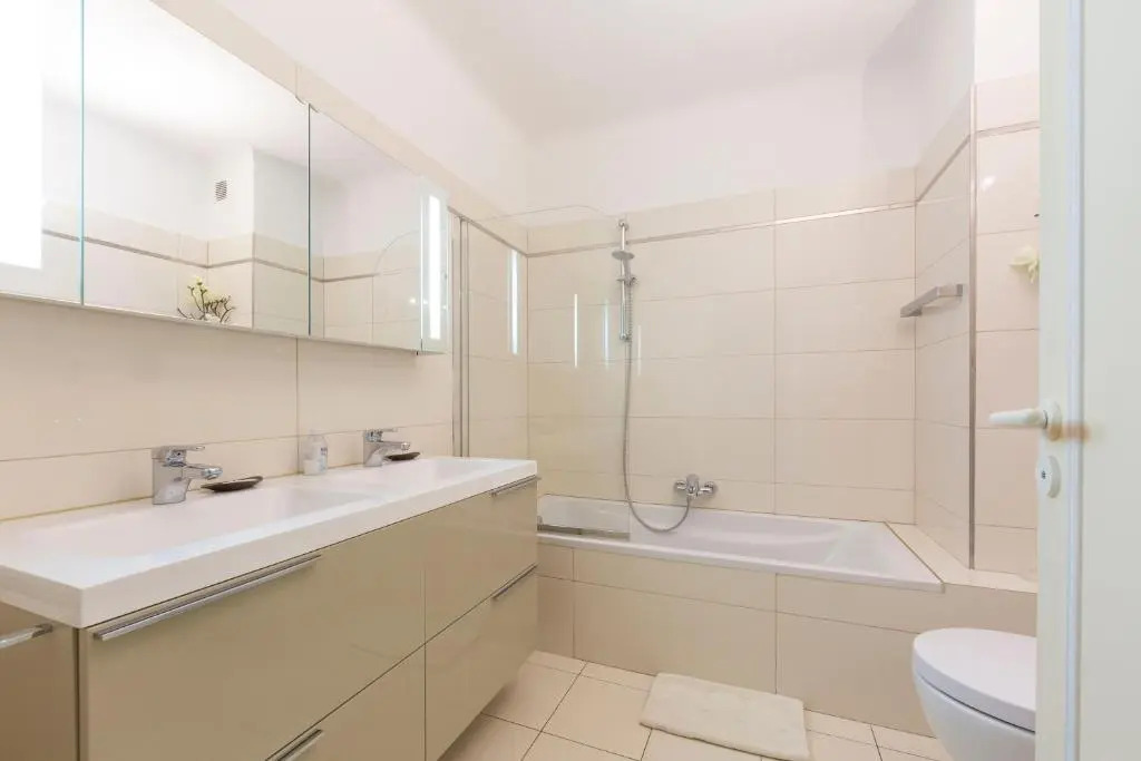 Appartement entièrement équipé de 105 m2 avec vue mer et collines
