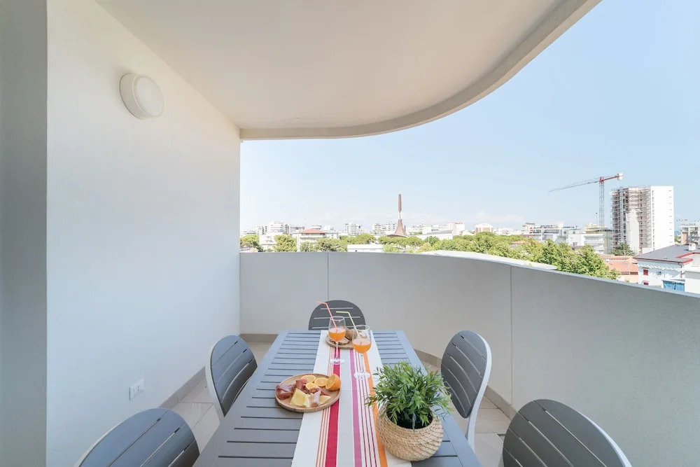 Stylish Residenza Torre Bianca 2 Bedroom Sleeps 6