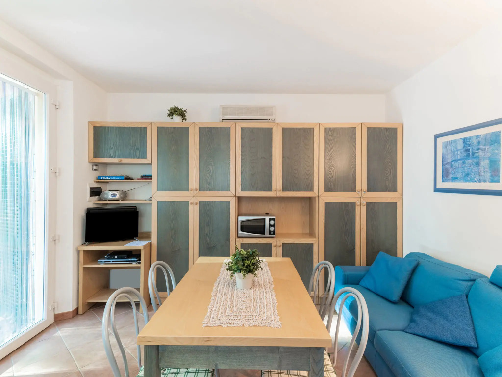 Romantic cottage in San Feliciano with garden