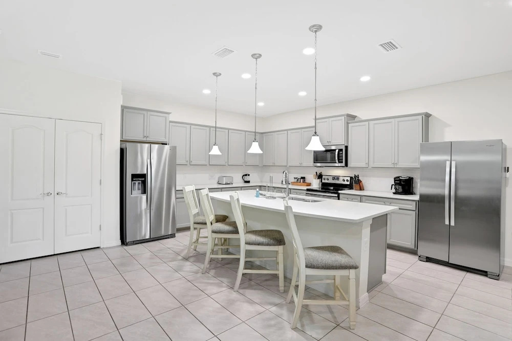 Well-stocked Home With Game Room, Enclosed Pool, Patio, & Child-friendly Items