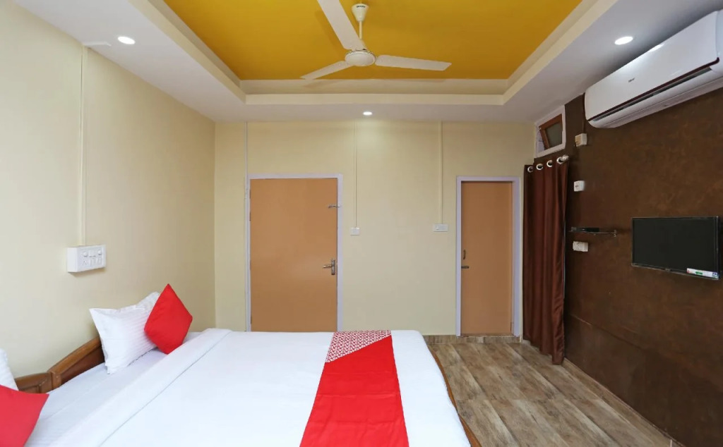 Holiday Inn Guest House By OYO Rooms