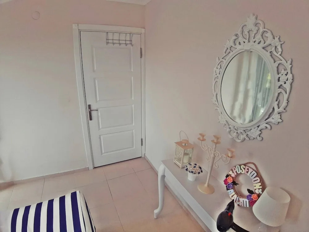 Family Friend Villa Pool 3b 1 Alacati Cesme