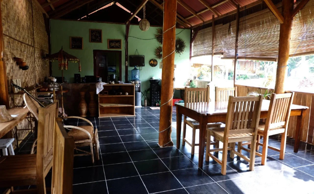 Krui Mutun Walur Surf Camp Sumatra