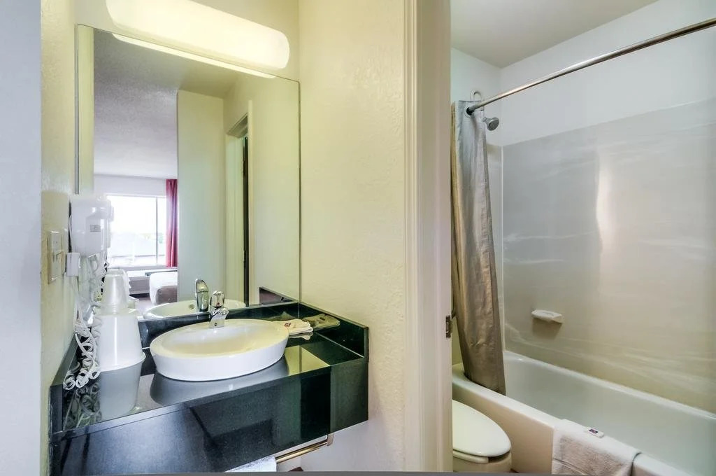 Motel 6 Normal
