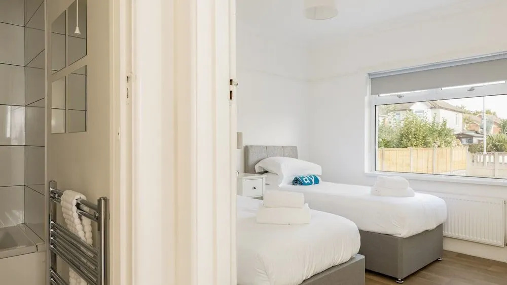 Lake Retreat - Short Walk to Hamworthy Beach and Park