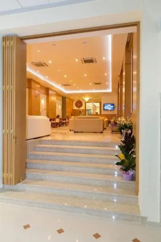 Saronis Hotel