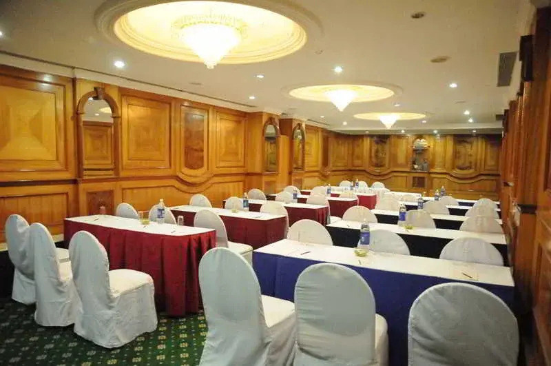 Hotel Ramada Raj Park