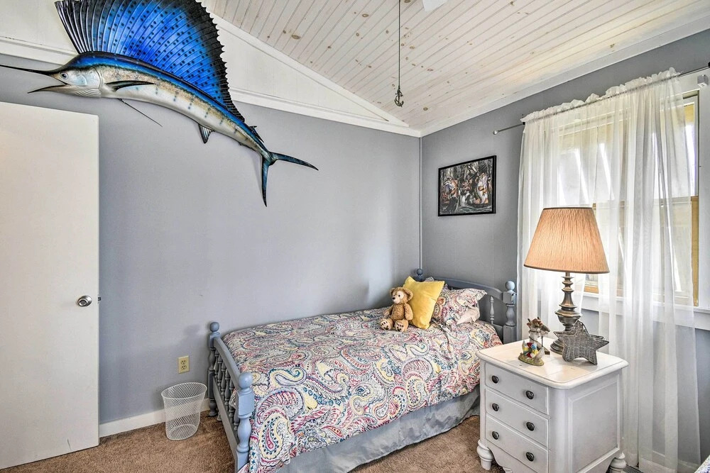 Hatteras-style Salvo Home - Walk to Shore!