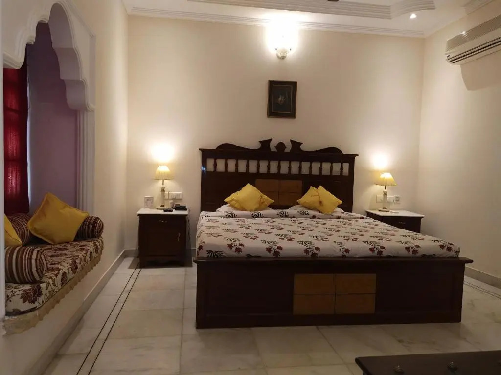 Hotel Heritage Inn