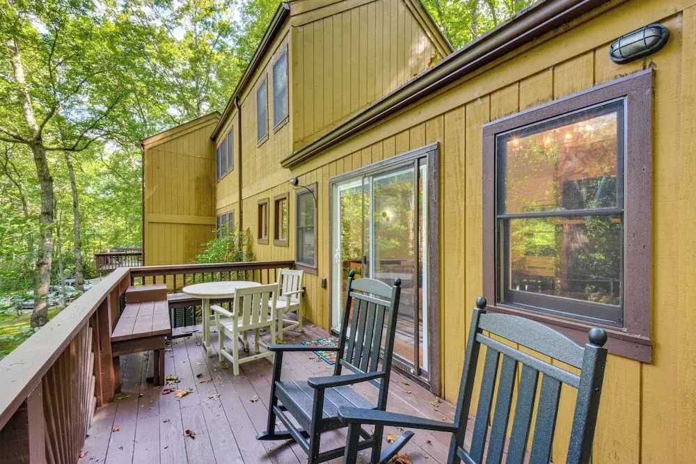 Newly Renovated: Pet-friendly Sapphire Retreat!