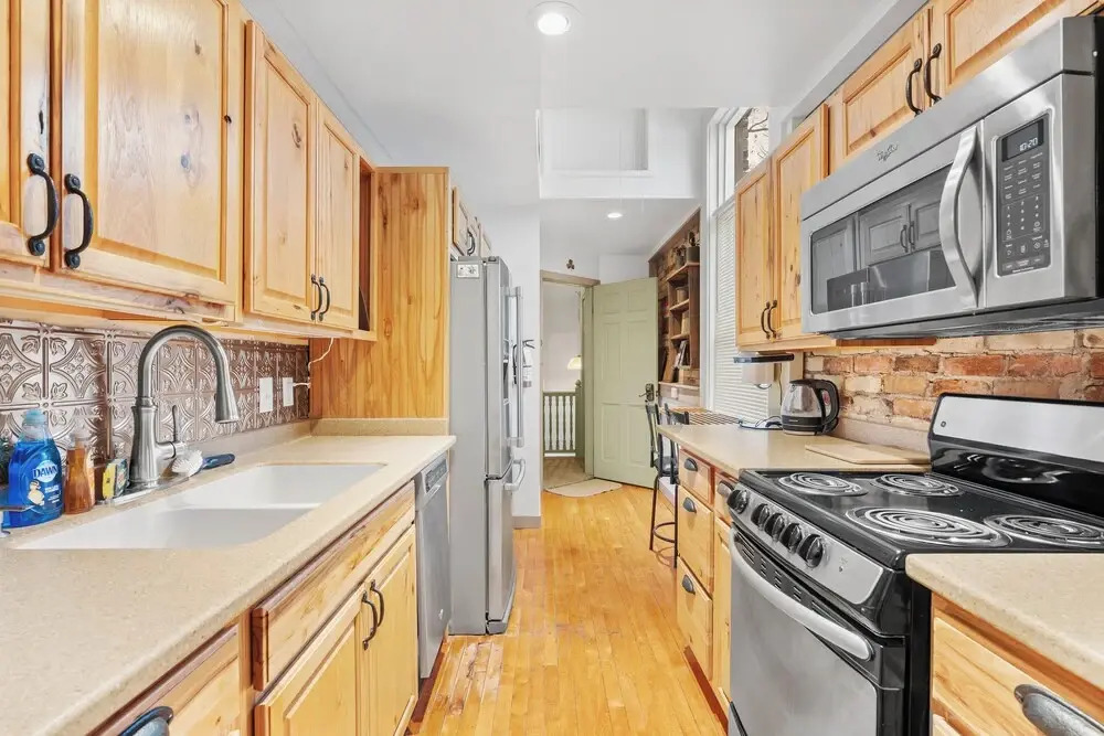 Walk to Water St & River: Quaint Saugatuck Apt