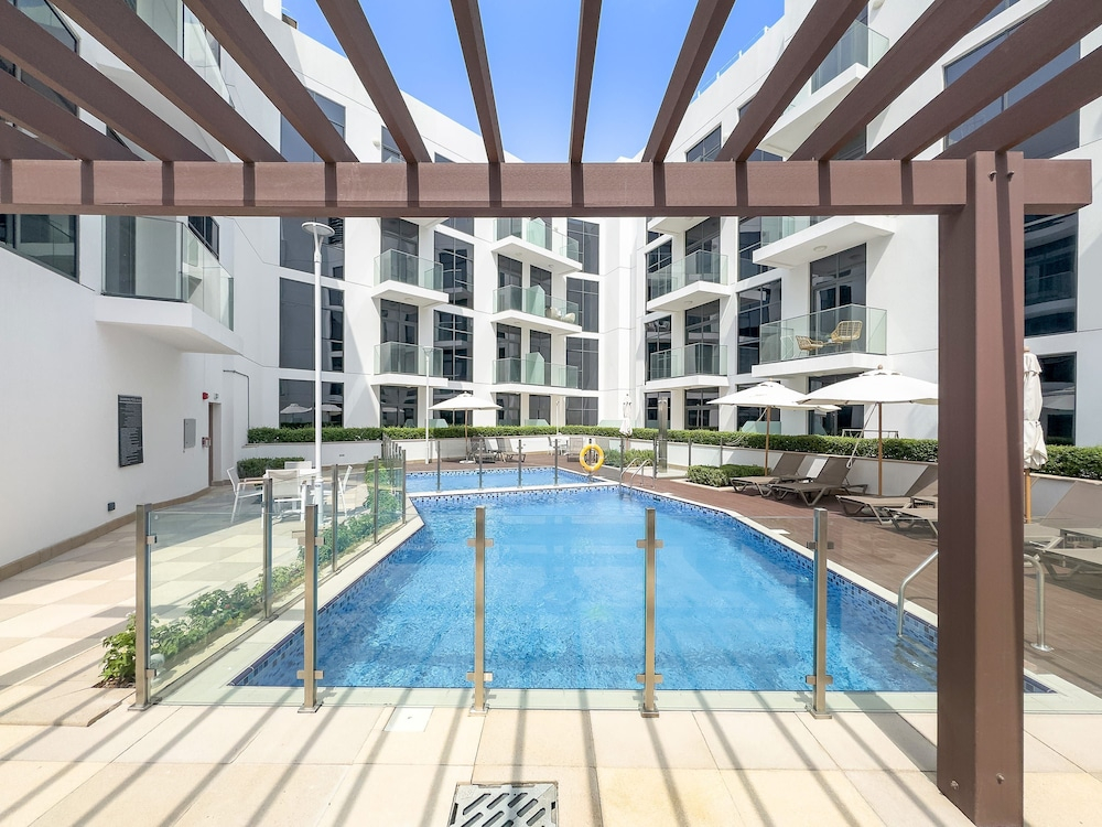 Silkhaus Cozy 2BR Sobha Hartland Azizi Gardens