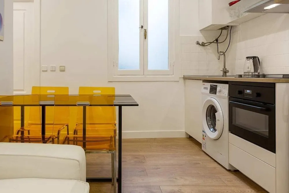 Cozy Apartment for 4 near Sol