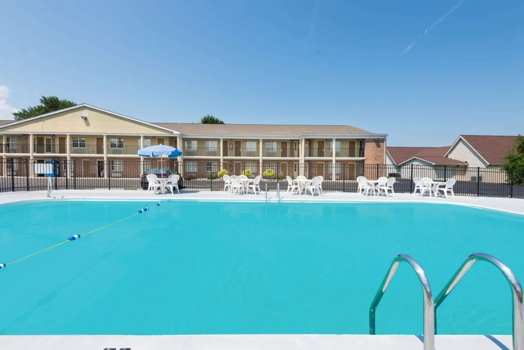 Days Inn by Wyndham Amherst OH - Near Cleveland Cedar Point & Lake Erie