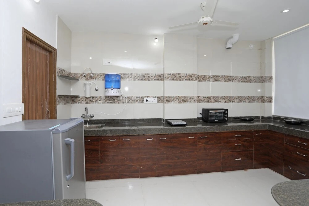 OYO 10066 Home Modern 3BHK Gulab Bagh