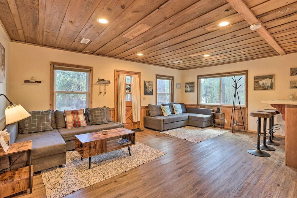 Walk to Big Bear Lake: Cozy Cabin w/ Deck