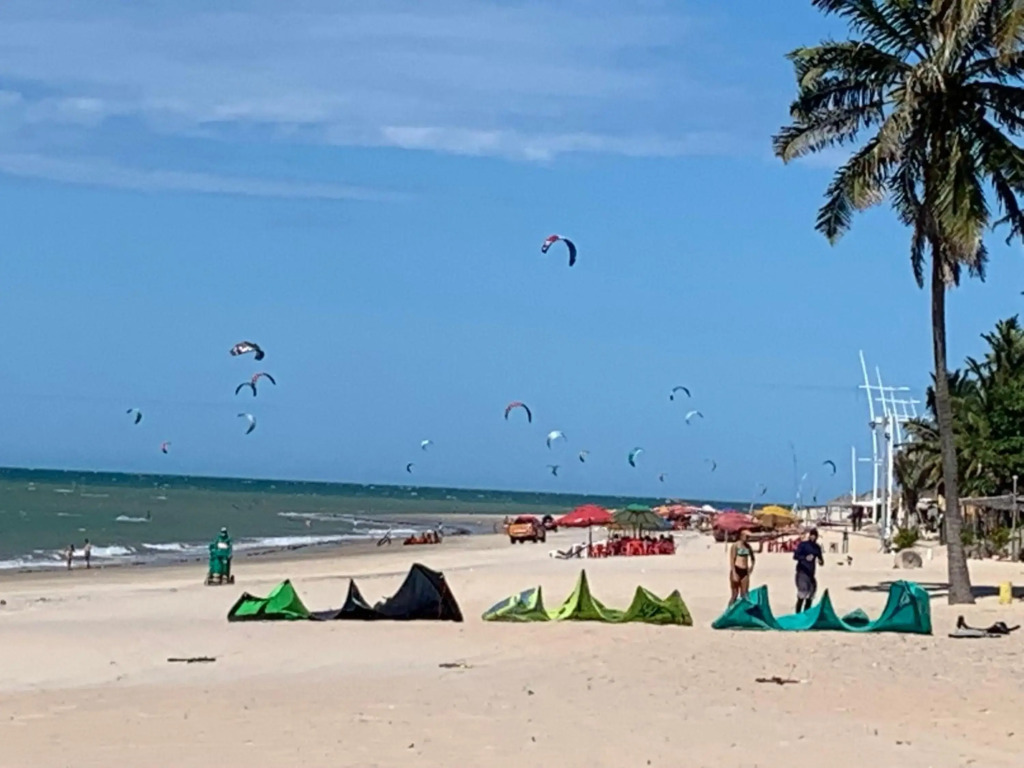 Condomínio com vista para o Mar e Piscina no CUMBUCO- AP 106