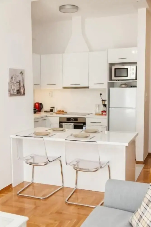 Cozy apt with Lycabettus View